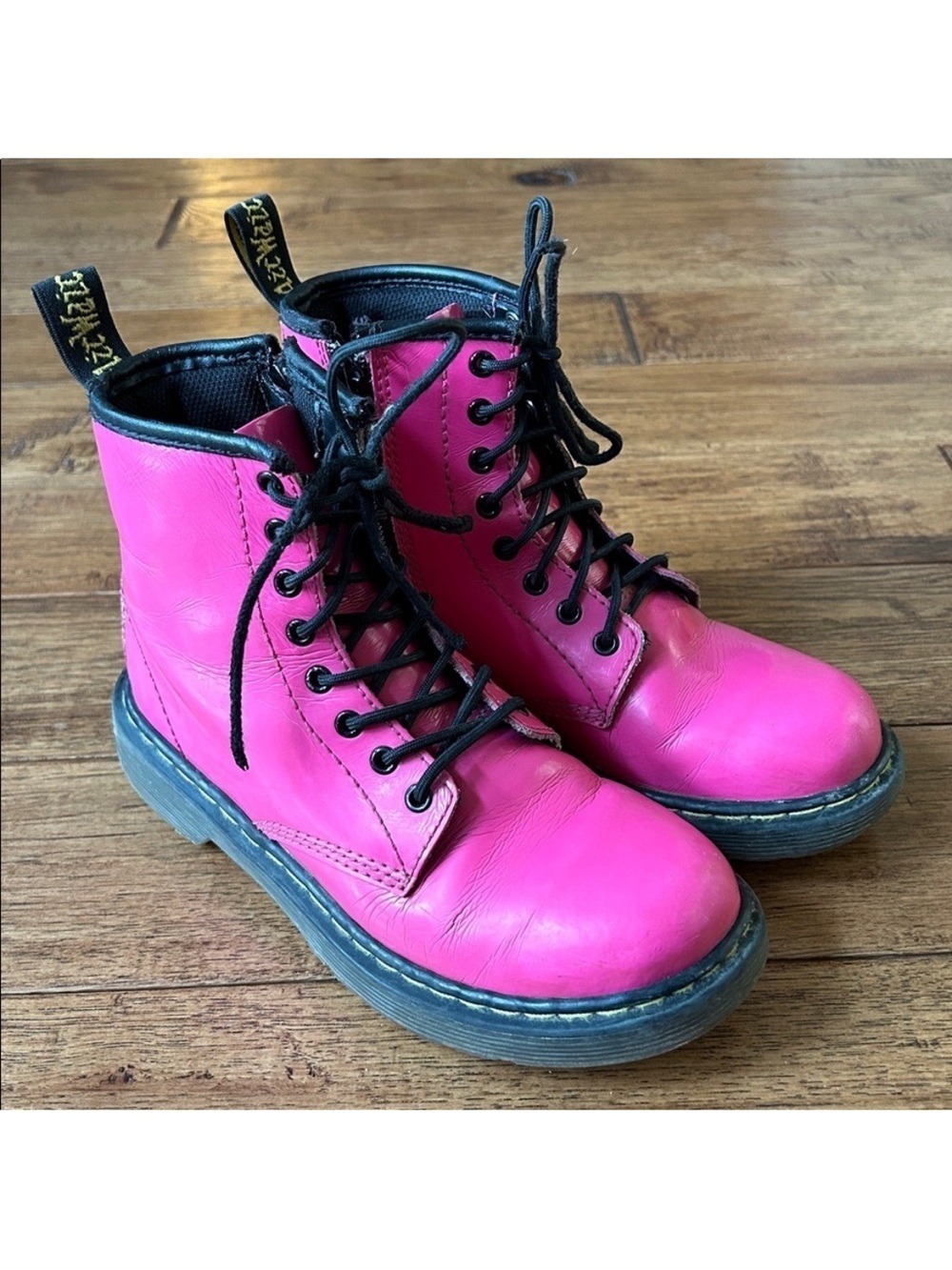 Dr. Martens Delaney Hot Pink Patent Leather 8-Eye Lace Up Combat Boots Size 2